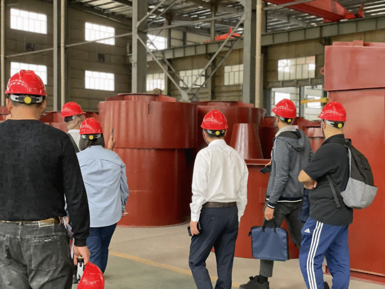 Clientes africanos vêm à China para visitar a fábrica da MR
